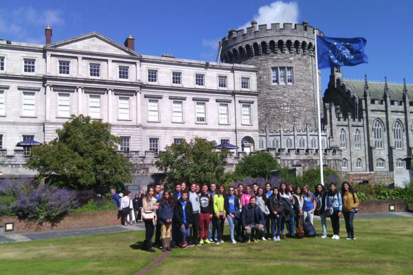 foto de alumnos de curso de idiomas en el extranjero en el castillo de Dublín
