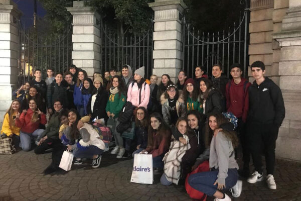 foto de alumnos de curso de idiomas en el extranjero posando